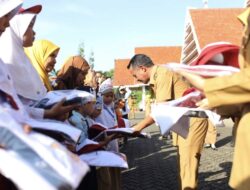 BupAAS Serahkan 18.426 Seragam Sekolah Gratis, Resmikan GAAS Beramal untuk Wujudkan Bone Bersih dan Berprestasi