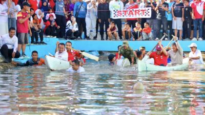 Penuh Gelak Tawa, BupAAS dan Wabup Andi Akmal Seru-seruan di Lomba Dayung Perahu HUT RI ke-81