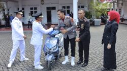 BupAAS Beri Kejutan Komandan Upacara HUT RI ke-81 di Bone, Hadiahkan Motor Listrik