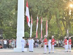 Andi Mallarangeng Siswa MA As’adiyah Uloe Jadi Penggerek Bendera pada Penurunan Merah Putih di Bone