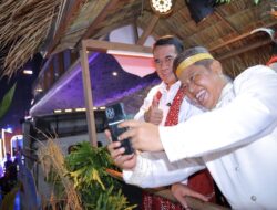 Mentan Andi Amran Pakai Baju Adat Alor, Adriano Bawa Cerita Indonesia Timur ke Monas