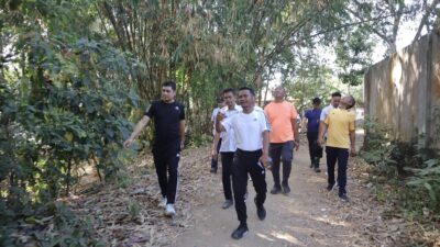 BupAAS Turun Langsung Pantau Jalan di Barebbo, Dua Ruas Siap Dibangun Paving Blok