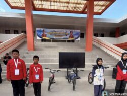 BupAAS Hadiahi Sepeda Empat Siswa Sekolah Rakyat di Bone