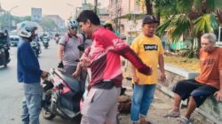 Kayuhan Sepeda Terhenti! AKBP Nur Ichsan Sigap Tolong Korban Tabrakan di Gowa