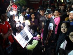 Di Tengah Puing dan Air Mata, BupAAS Hadir untuk Warga Korban Kebakaran