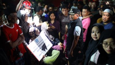 Di Tengah Puing dan Air Mata, BupAAS Hadir untuk Warga Korban Kebakaran