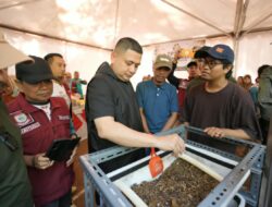 Appi dan Melinda Ajak Warga Makassar Peduli Sampah Lewat Jelajah Sampah