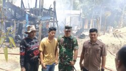 Prajurit Yon Armed 21/Kawali Berjibaku Padamkan Api, Selamatkan Warga dari Kebakaran Dua Rumah di Bone