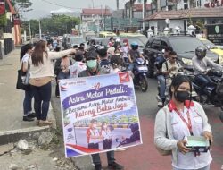 Kabut Asap Kepung Ambon, Astra Motor Turun ke Jalan Bagikan Masker Gratis!
