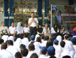 Pemkot Makassar Bagikan Masker Gratis, Sekda Imbau Sekolah Batasi Aktivitas di Luar Ruangan