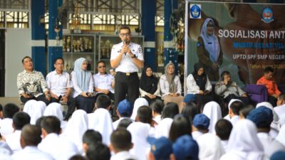 Pemkot Makassar Bagikan Masker Gratis, Sekda Imbau Sekolah Batasi Aktivitas di Luar Ruangan
