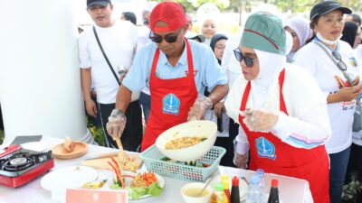 Bukan di Ruang Rapat, Kali Ini BupAAS Adu Racikan Nasi Goreng di Momen HUT Sulsel