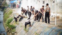 Dari Pasar hingga Rumah Ibadah, Brimob Sulsel Hadir Membawa Semangat Gotong Royong Bersama Masyarakat