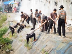 Dari Pasar hingga Rumah Ibadah, Brimob Sulsel Hadir Membawa Semangat Gotong Royong Bersama Masyarakat